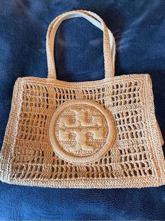 Tory Burch Handbags - Tory Burch Beige Woven Straw Tote with Logo Medallion